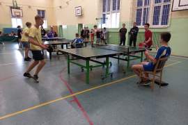 zawodnicy podczas gry w tenisa