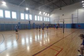 zawodnicy na boisku