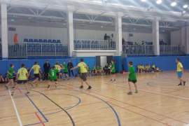 zawodnicy na boisku